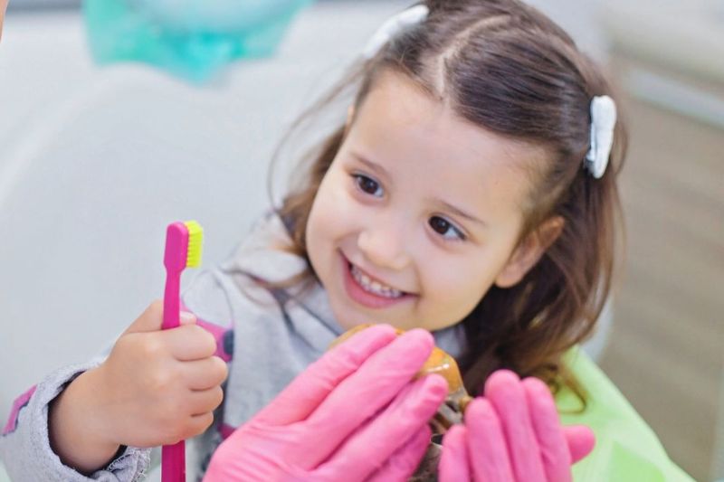 decija stomatologija, popravka mlecnih zuba, karijes mlecnih zuba